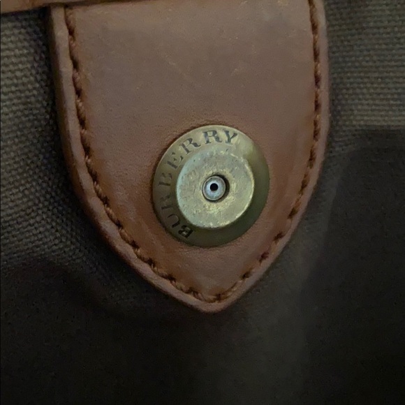 Auth Burberry Smoked Check Northfield Tote - Picture 4 of 16